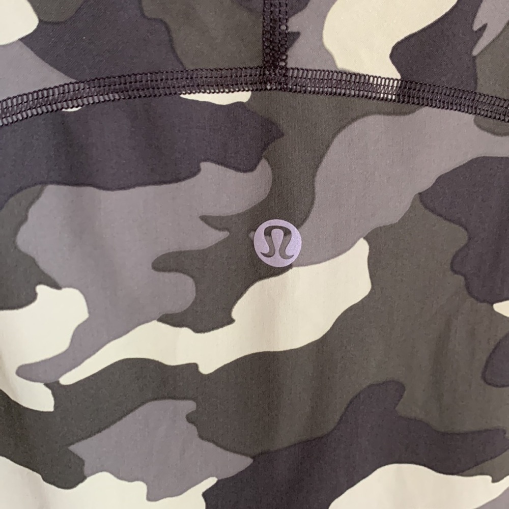 Lululemon UVP Run Short Sleeve Camo Top​​​​​​ - Picture 7 of 8